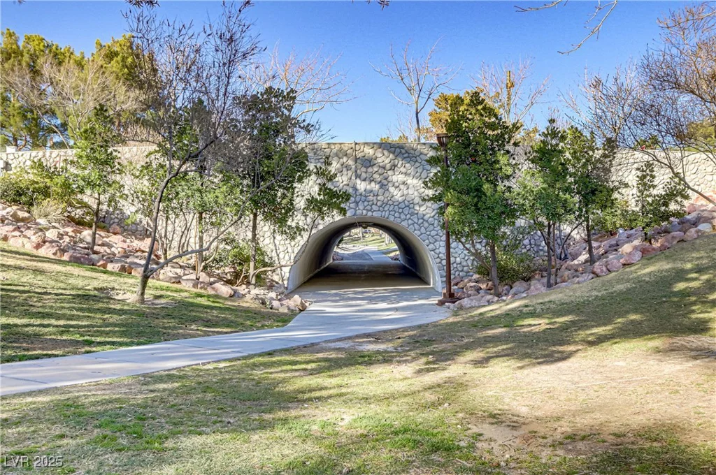 1444 Country Hollow, Las Vegas, NV 89117