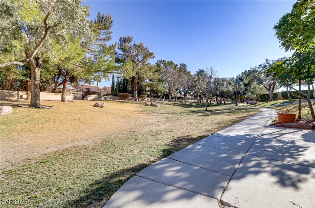 1444 Country Hollow, Las Vegas, NV 89117