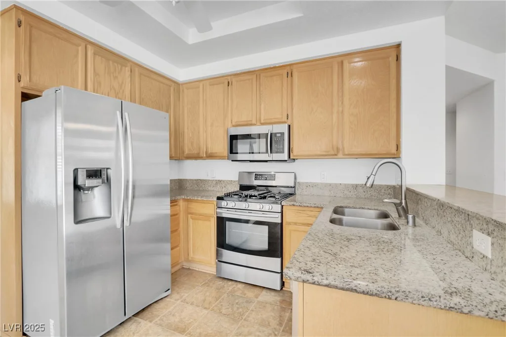 1444 Country Hollow, Las Vegas, NV 89117