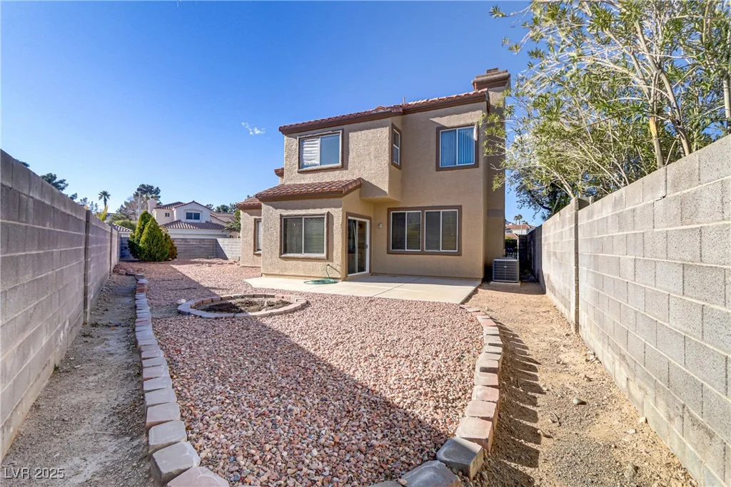 1444 Country Hollow, Las Vegas, NV 89117
