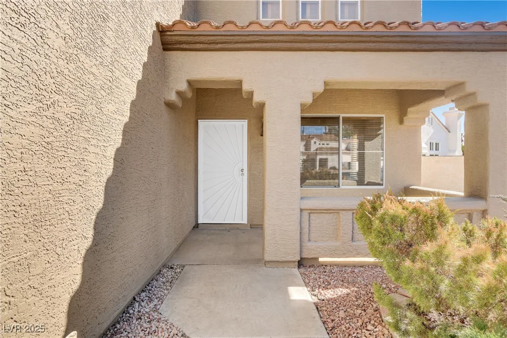 1444 Country Hollow, Las Vegas, NV 89117