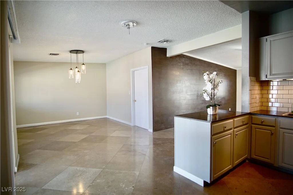 5732 Heron, Las Vegas, NV 89107