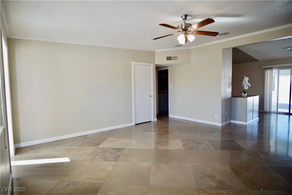 5732 Heron, Las Vegas, NV 89107