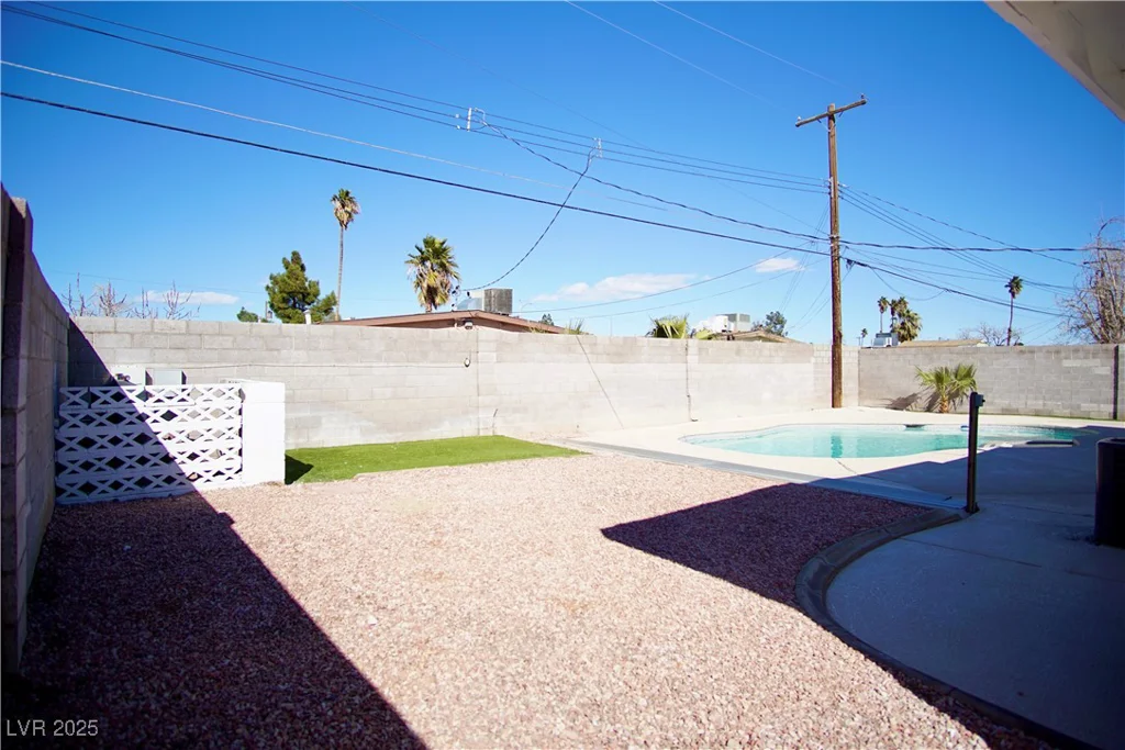 5732 Heron, Las Vegas, NV 89107