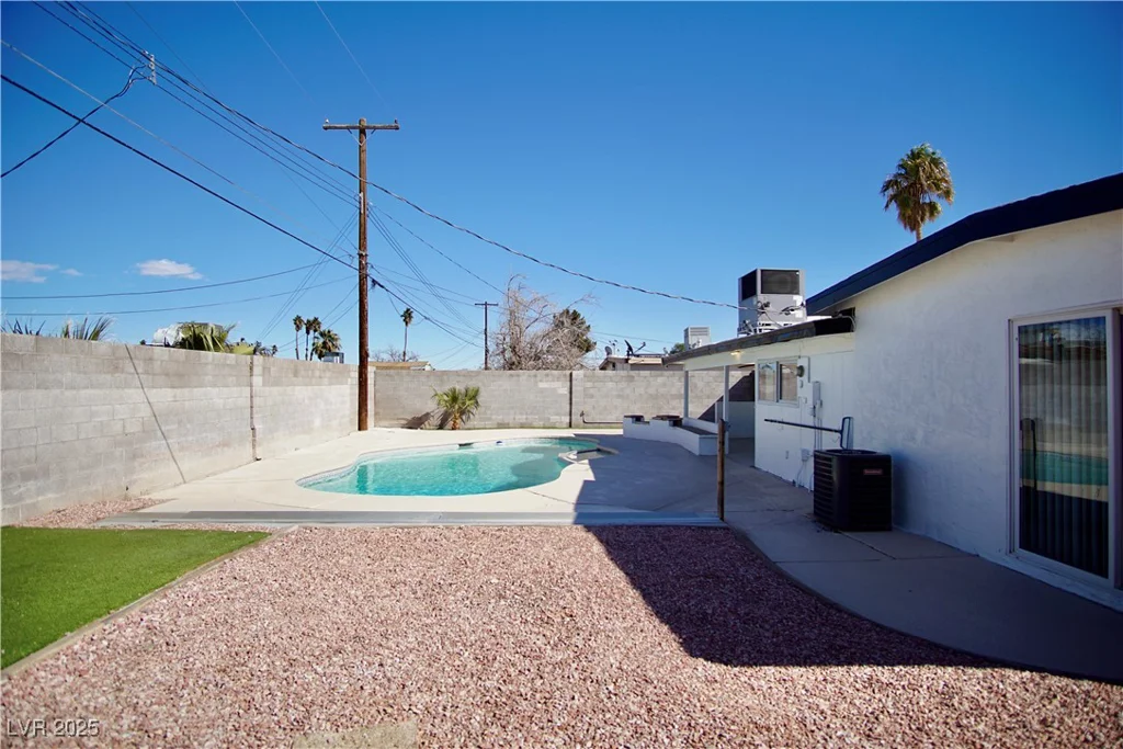5732 Heron, Las Vegas, NV 89107