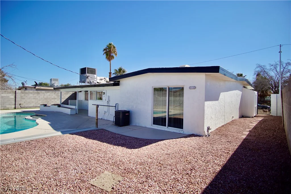 5732 Heron, Las Vegas, NV 89107