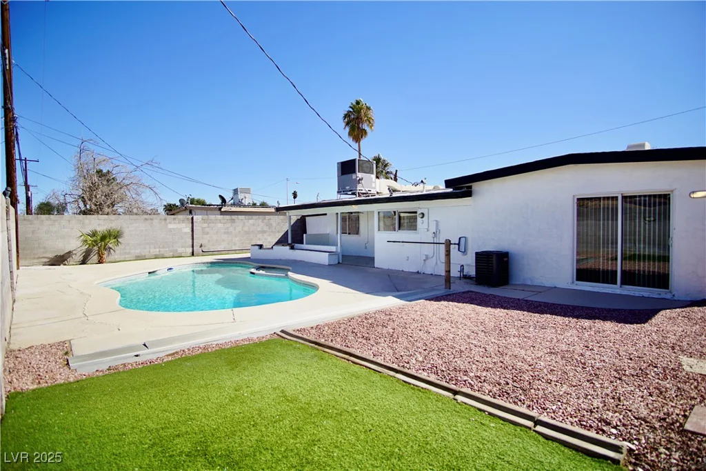 5732 Heron, Las Vegas, NV 89107