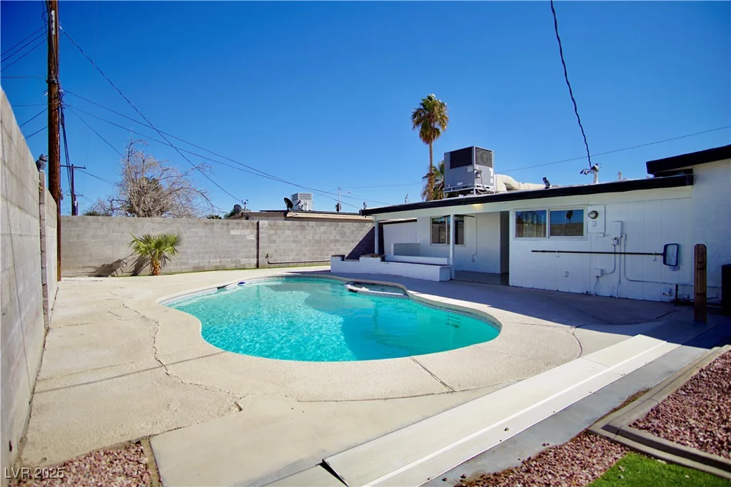 5732 Heron, Las Vegas, NV 89107