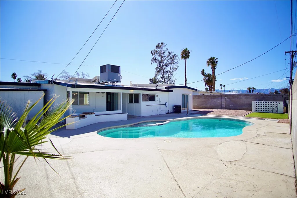 5732 Heron, Las Vegas, NV 89107