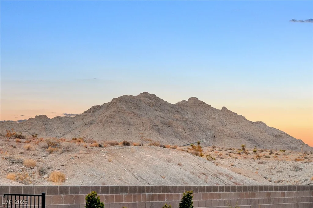 4499 Amazing View, Las Vegas, NV 89129
