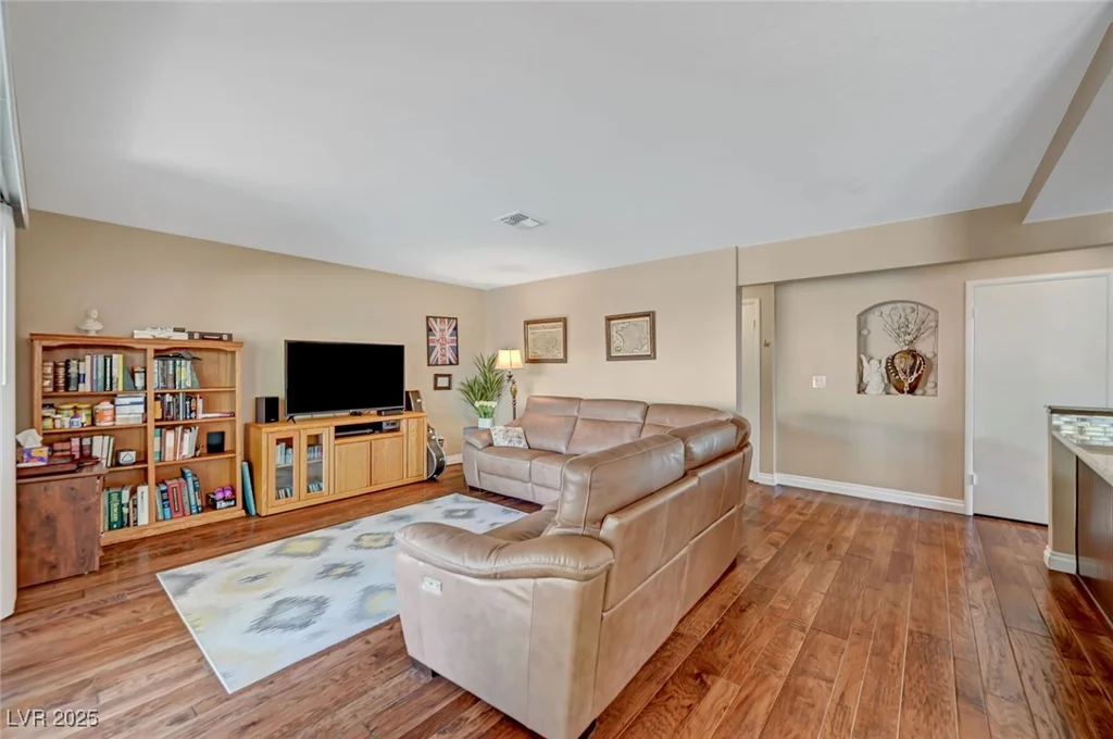 8908 Rocky Shore, Las Vegas, NV 89117