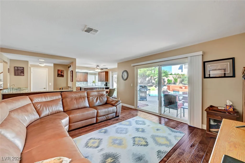 8908 Rocky Shore, Las Vegas, NV 89117
