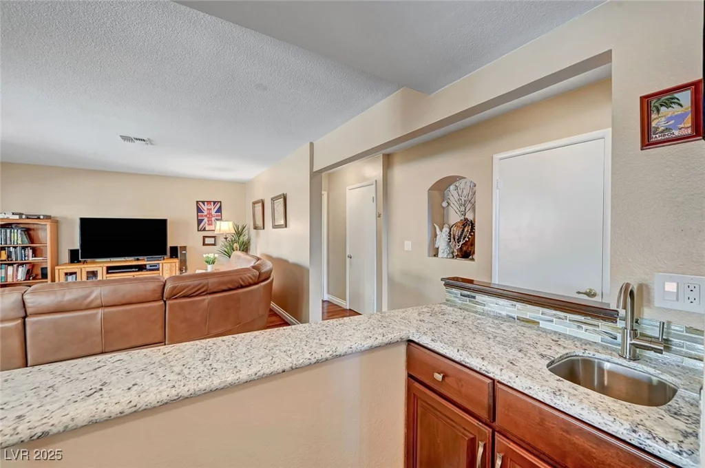 8908 Rocky Shore, Las Vegas, NV 89117
