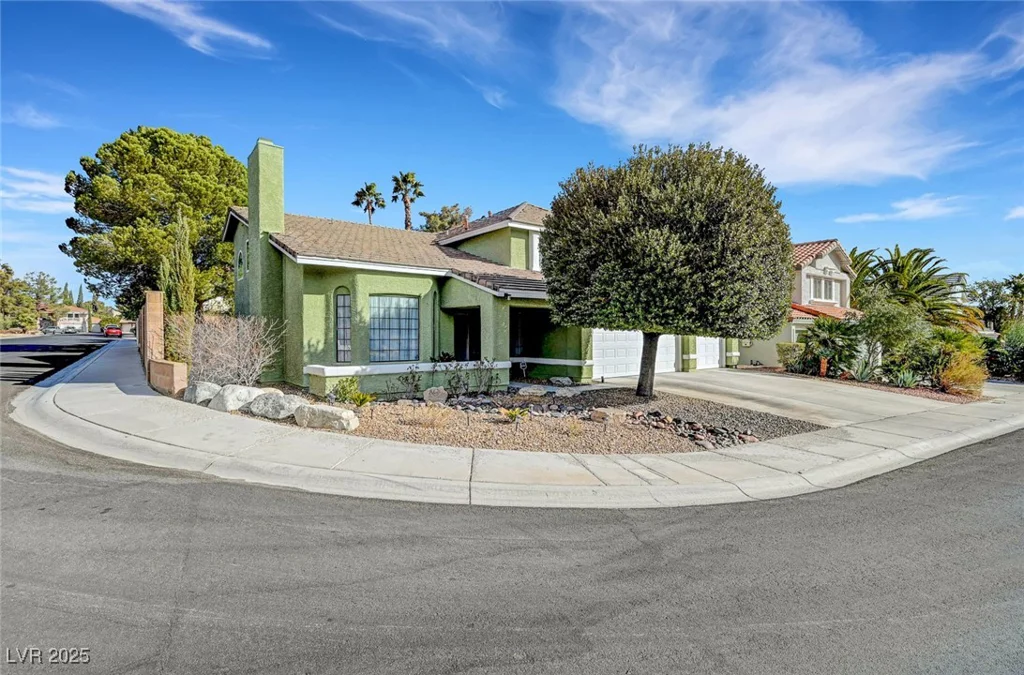 8908 Rocky Shore, Las Vegas, NV 89117