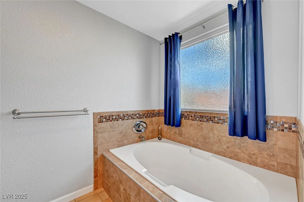 8908 Rocky Shore, Las Vegas, NV 89117