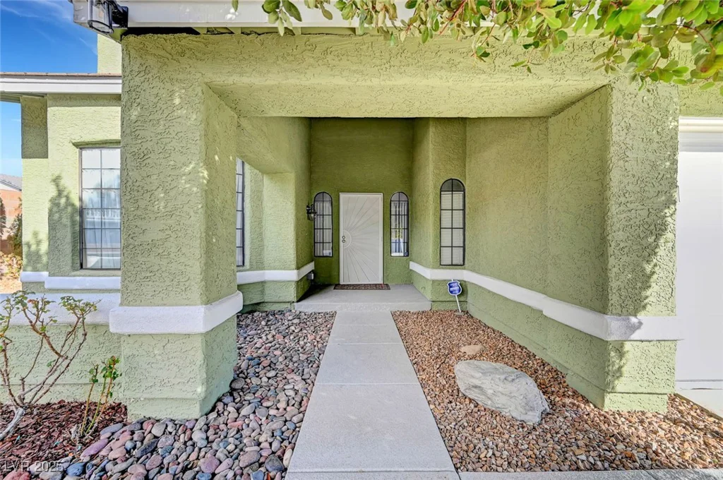 8908 Rocky Shore, Las Vegas, NV 89117