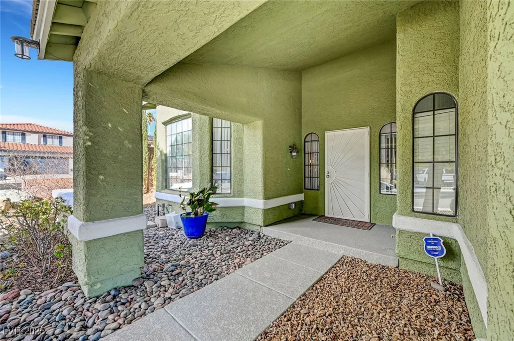 8908 Rocky Shore, Las Vegas, NV 89117