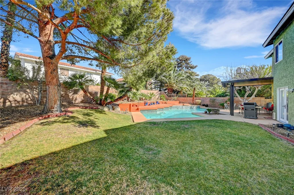 8908 Rocky Shore, Las Vegas, NV 89117