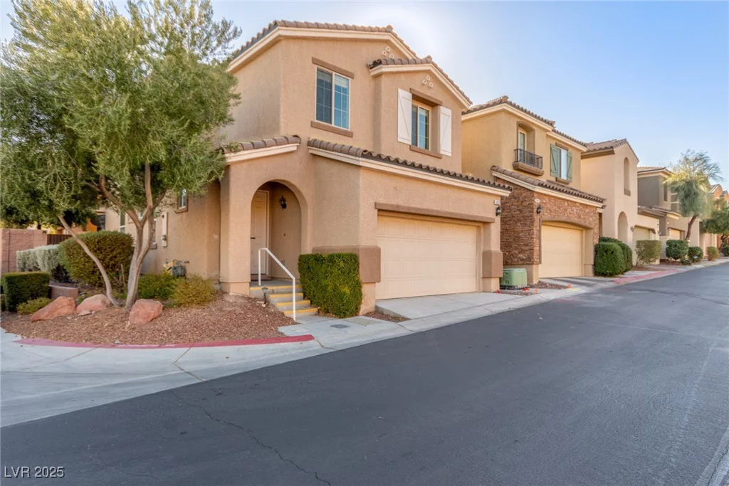 10221 Mayflower Bay, Las Vegas, NV 89166