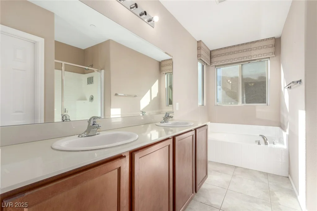 10221 Mayflower Bay, Las Vegas, NV 89166