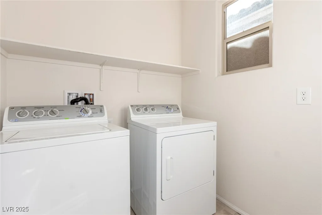 10221 Mayflower Bay, Las Vegas, NV 89166