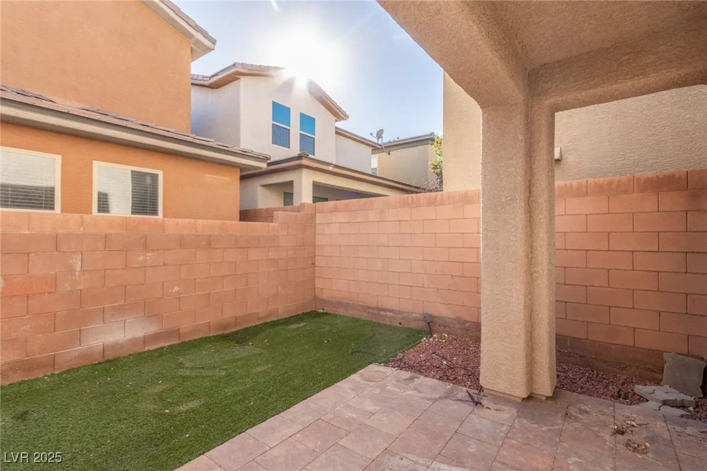 10221 Mayflower Bay, Las Vegas, NV 89166