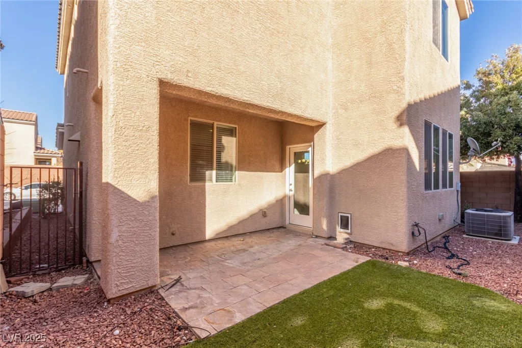 10221 Mayflower Bay, Las Vegas, NV 89166