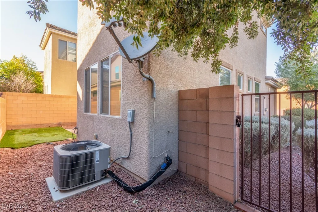 10221 Mayflower Bay, Las Vegas, NV 89166
