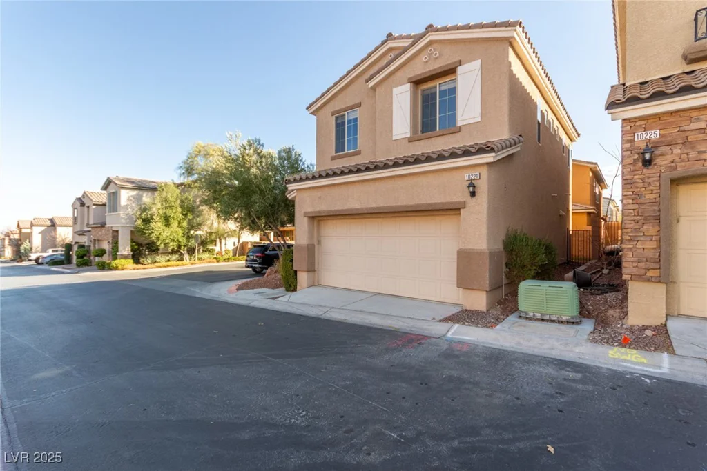 10221 Mayflower Bay, Las Vegas, NV 89166