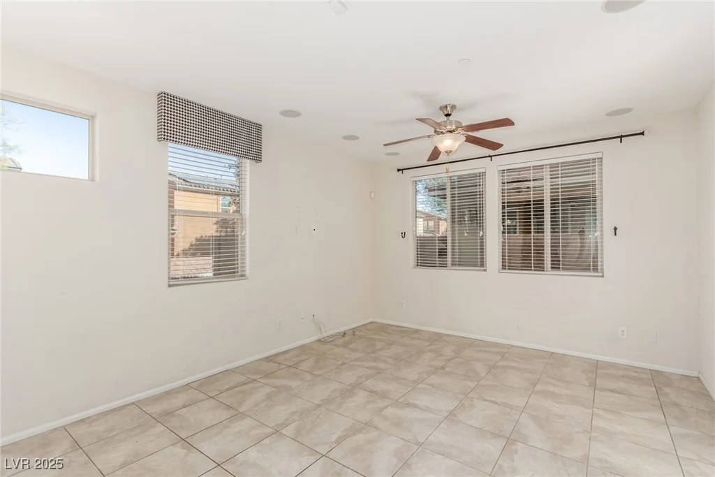 10221 Mayflower Bay, Las Vegas, NV 89166