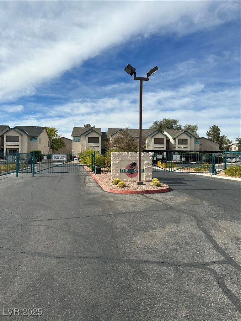 5121 Lindell, Las Vegas, NV 89118