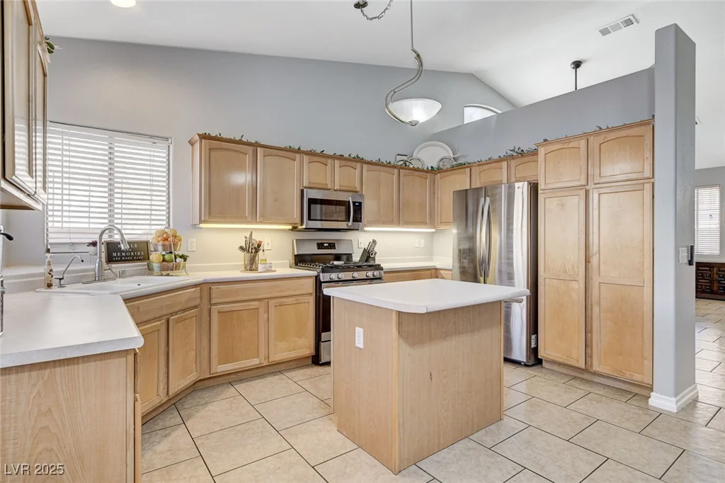 7549 Splashing Rock, Las Vegas, NV 89131