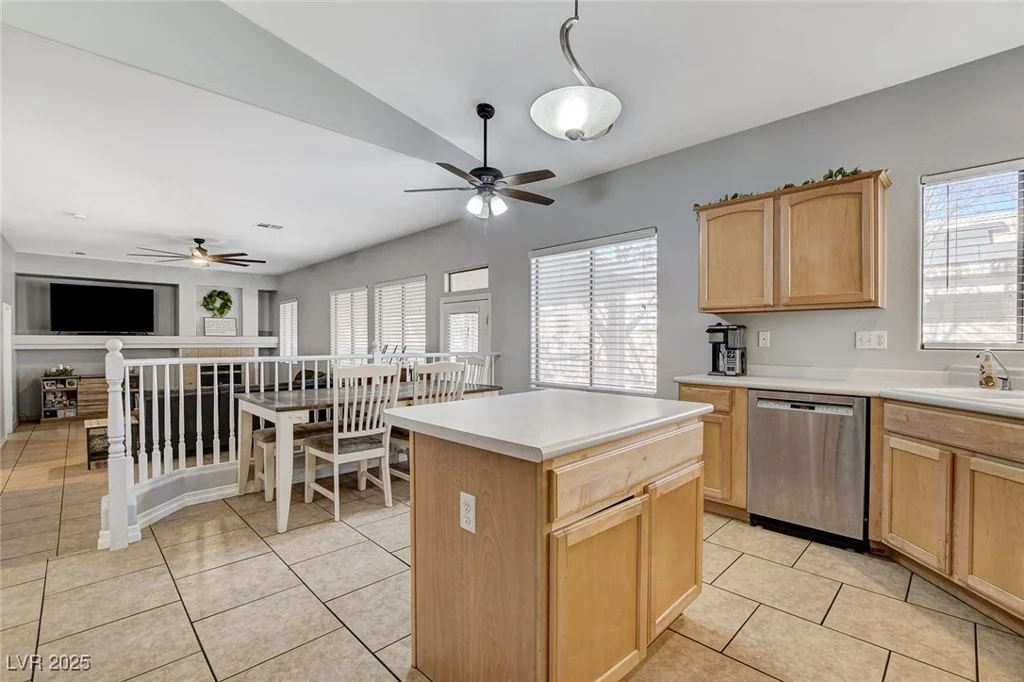7549 Splashing Rock, Las Vegas, NV 89131