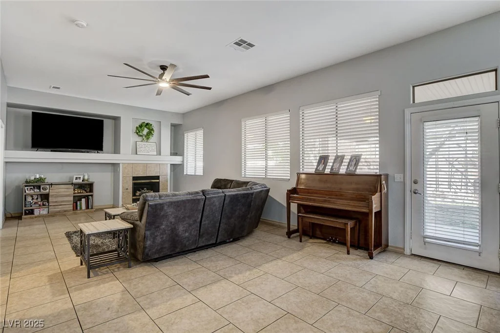 7549 Splashing Rock, Las Vegas, NV 89131