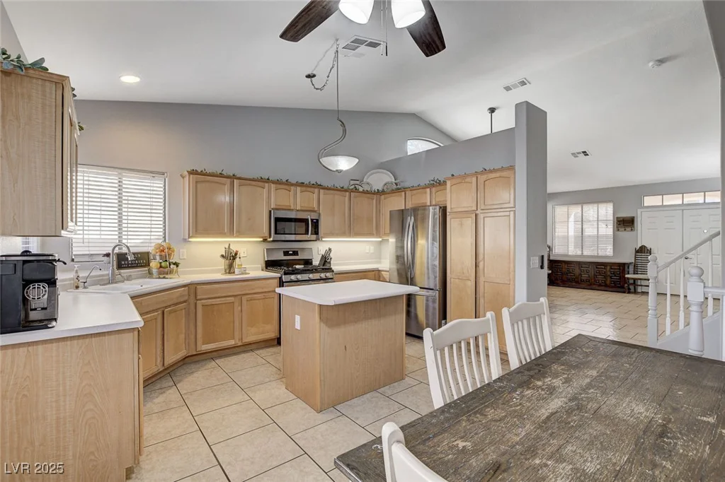7549 Splashing Rock, Las Vegas, NV 89131