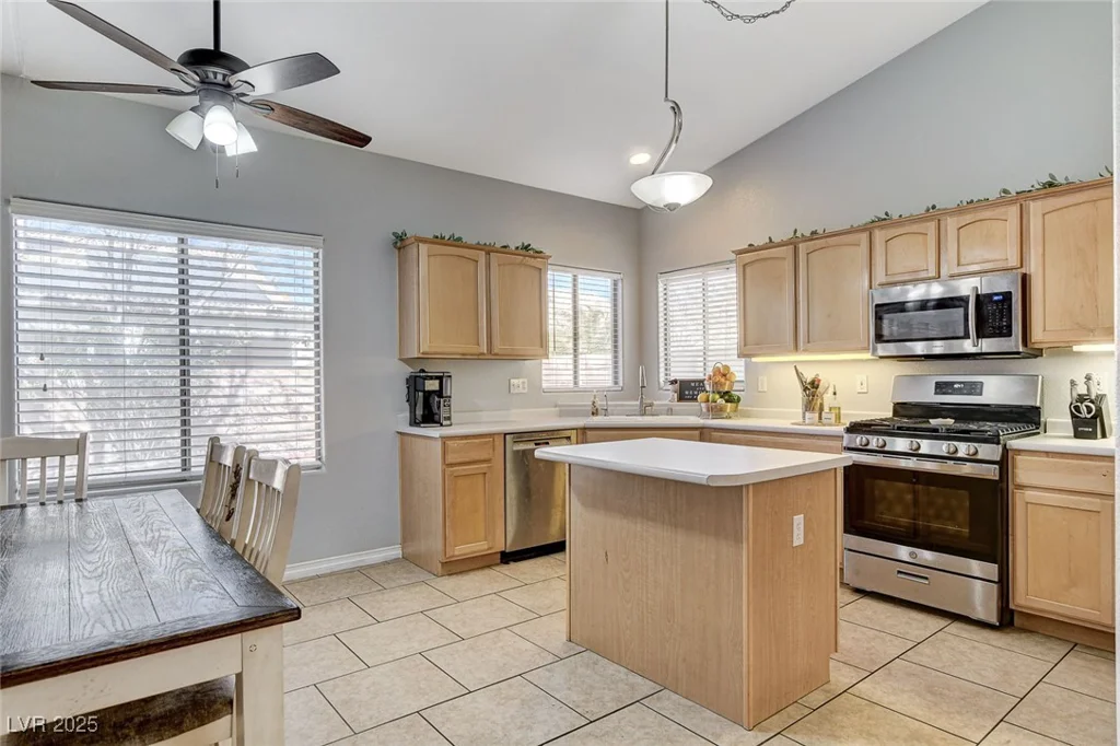 7549 Splashing Rock, Las Vegas, NV 89131