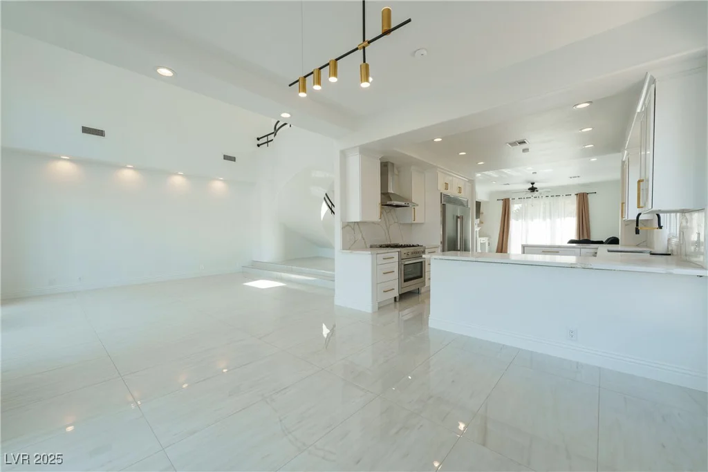 8208 Horseshoe Bend, Las Vegas, NV 89113