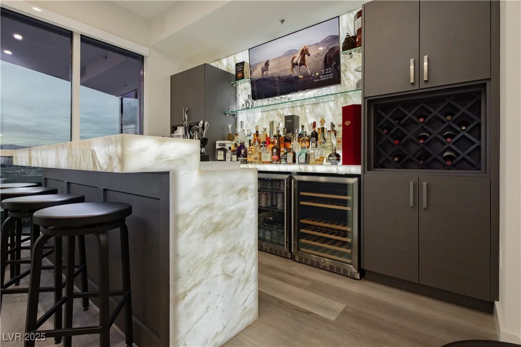 4575 Dean Martin, Las Vegas, NV 89103