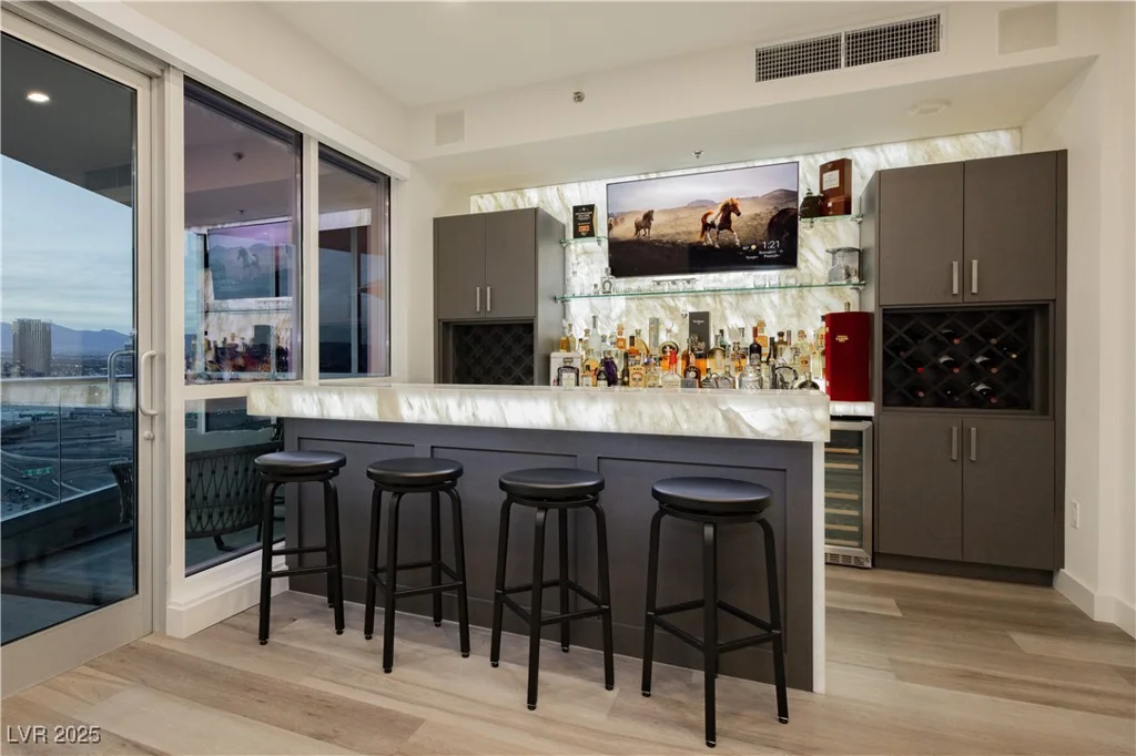 4575 Dean Martin, Las Vegas, NV 89103