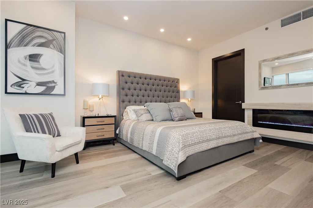 4575 Dean Martin, Las Vegas, NV 89103