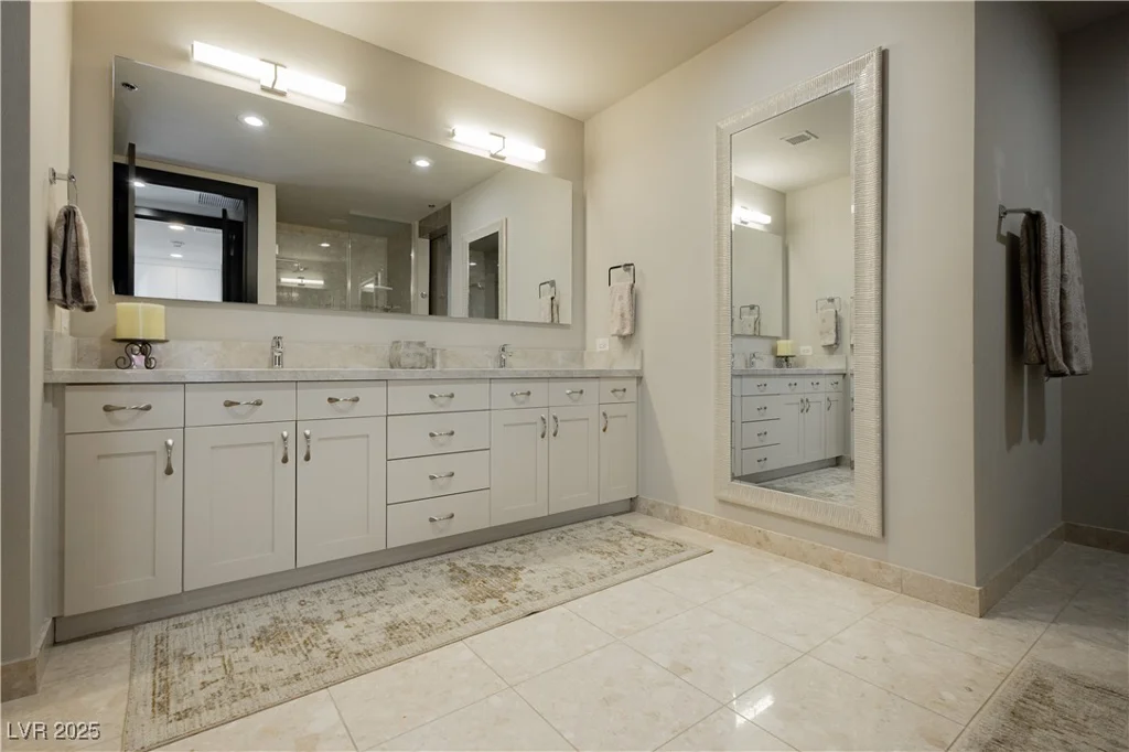 4575 Dean Martin, Las Vegas, NV 89103