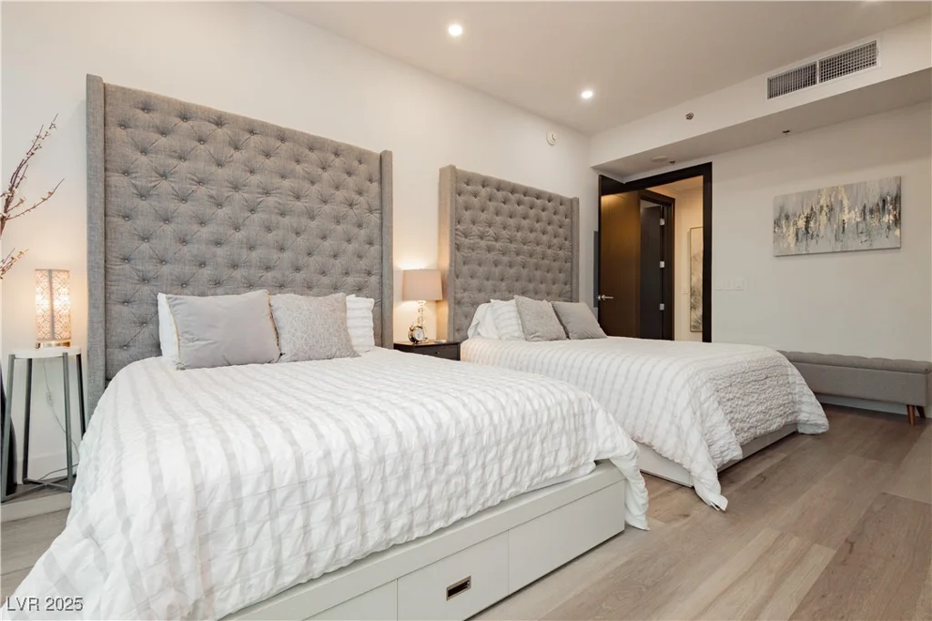 4575 Dean Martin, Las Vegas, NV 89103