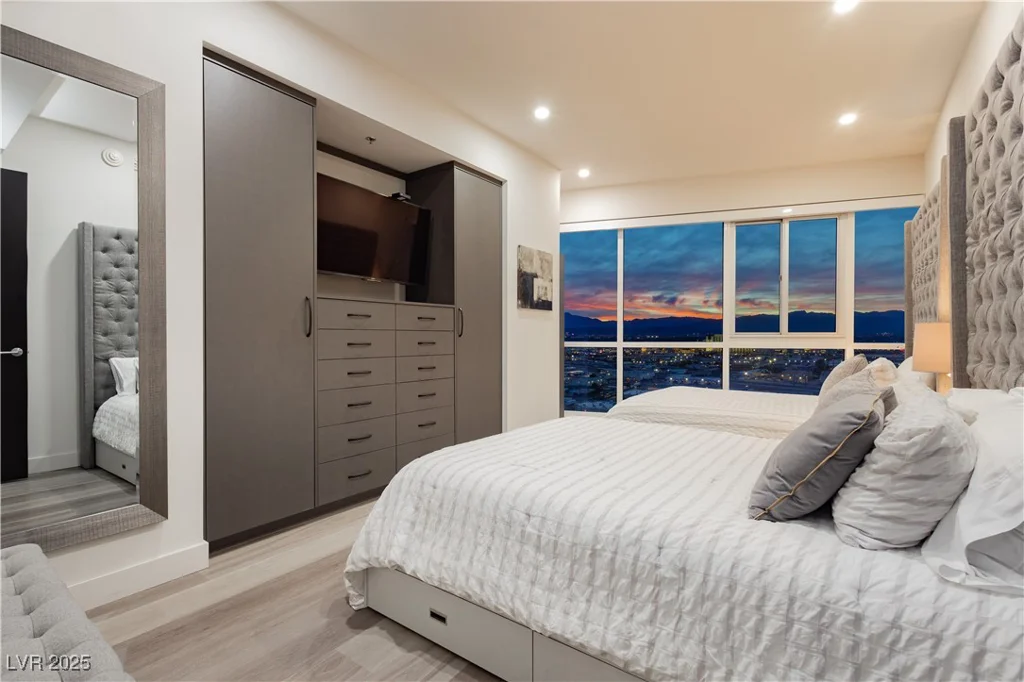 4575 Dean Martin, Las Vegas, NV 89103