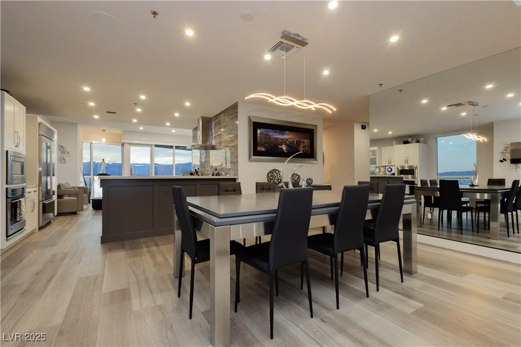 4575 Dean Martin, Las Vegas, NV 89103