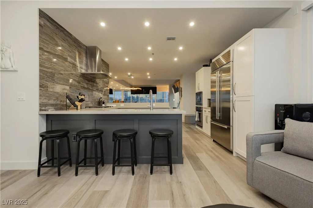 4575 Dean Martin, Las Vegas, NV 89103
