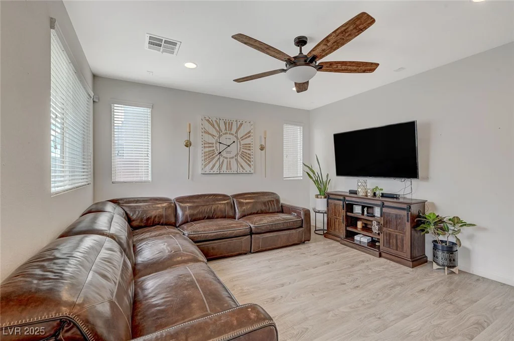 7856 Pyramid Peak, Las Vegas, NV 89166