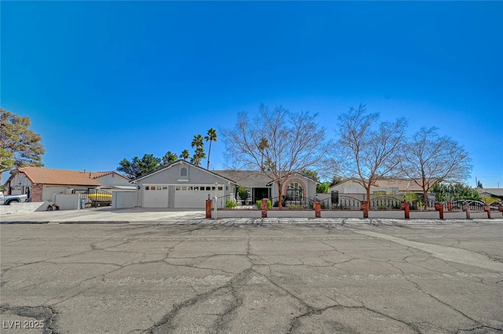 3181 Shadow Bluff, Las Vegas, NV 89120
