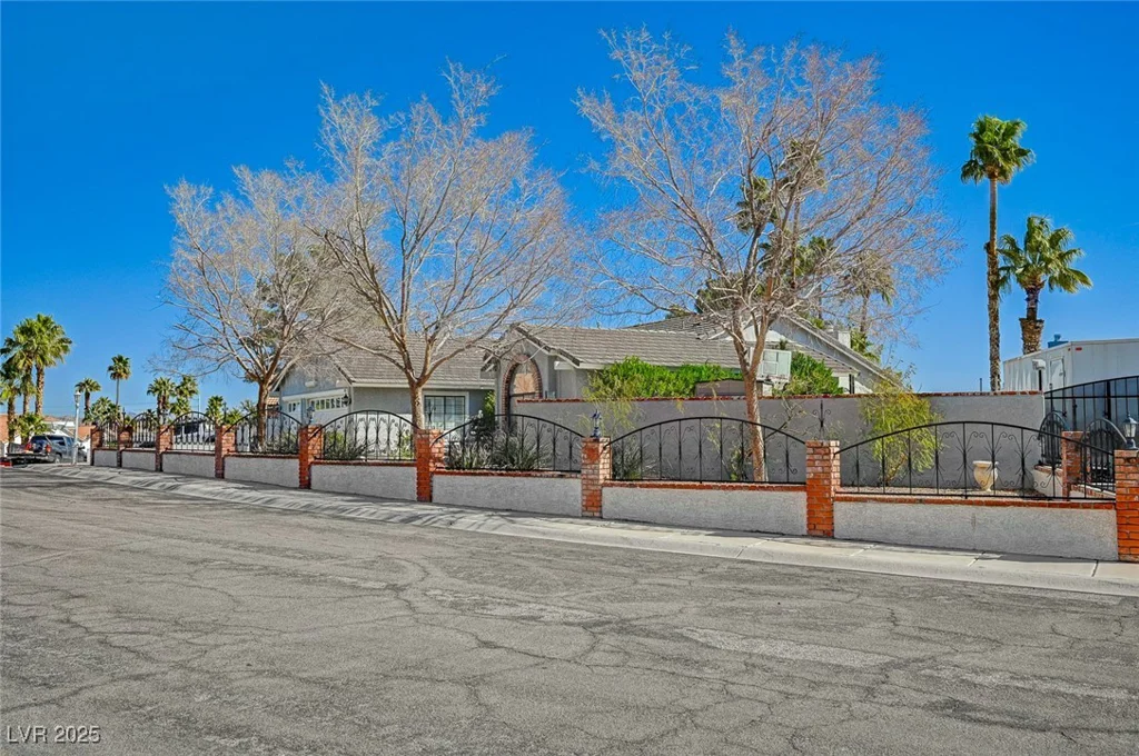 3181 Shadow Bluff, Las Vegas, NV 89120