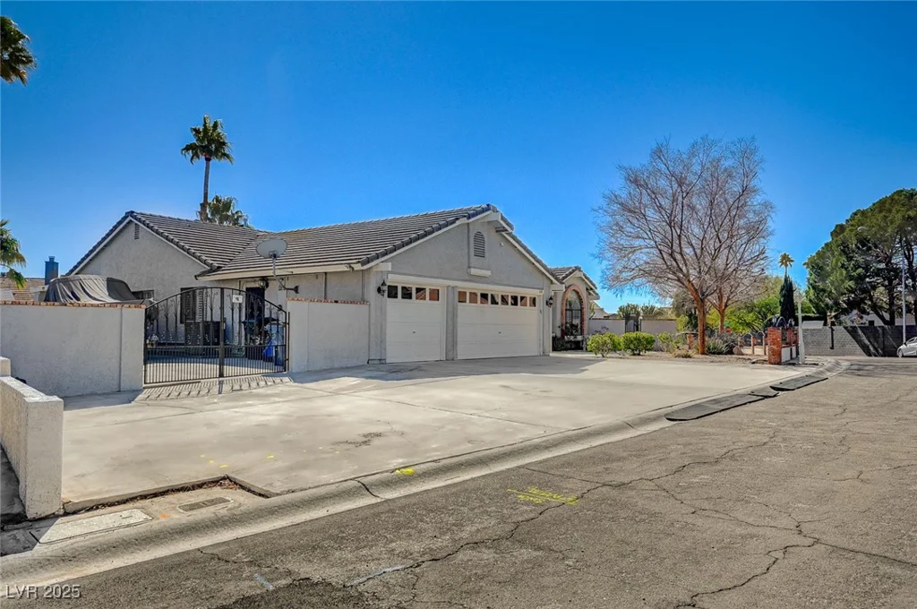 3181 Shadow Bluff, Las Vegas, NV 89120