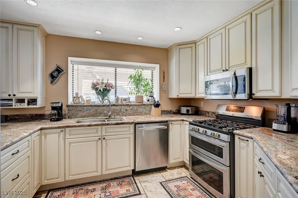 3181 Shadow Bluff, Las Vegas, NV 89120